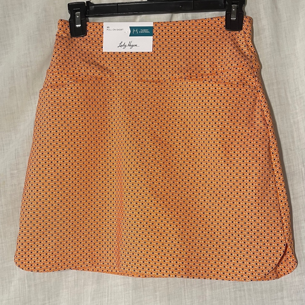 Lady Hagen Athletic Skirt. Orange and White  Built in Shorts. Pockets. XS